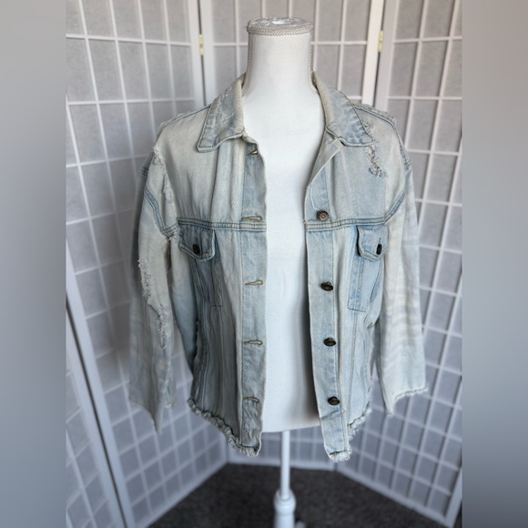 Moon River Oversized Distressed Denim Jacket Raw Hem Light Wash | Medium - Picture 1 of 6